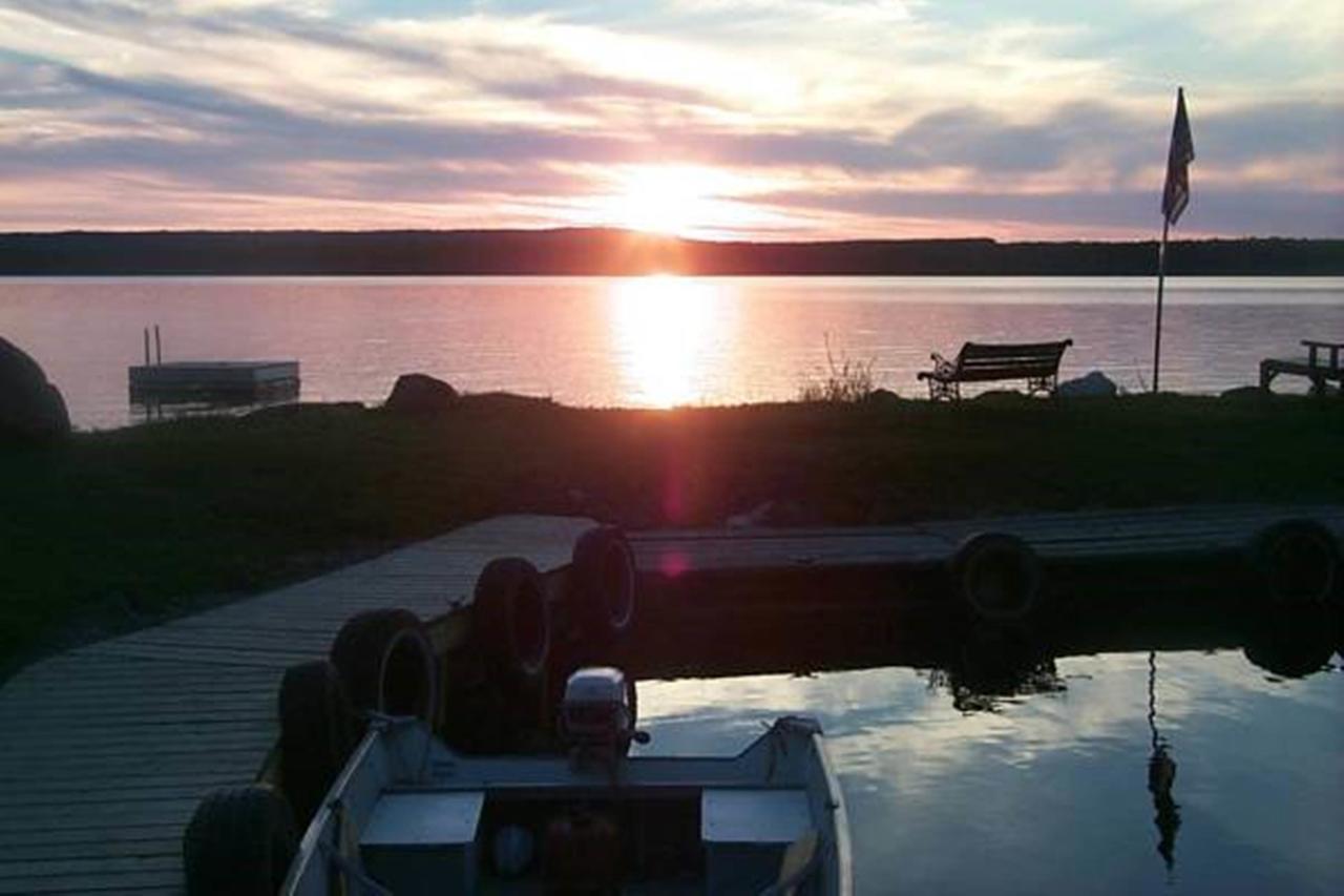 Wee Point Resort Manitowaning Bagian luar foto