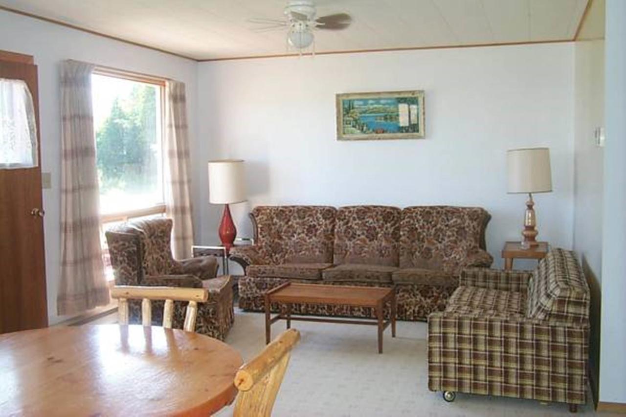 Wee Point Resort Manitowaning Ruang foto