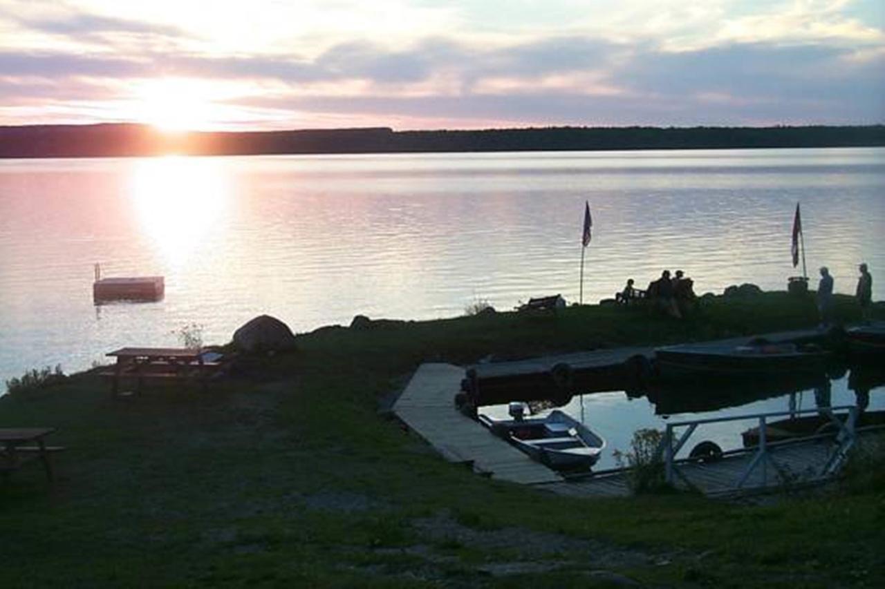 Wee Point Resort Manitowaning Bagian luar foto