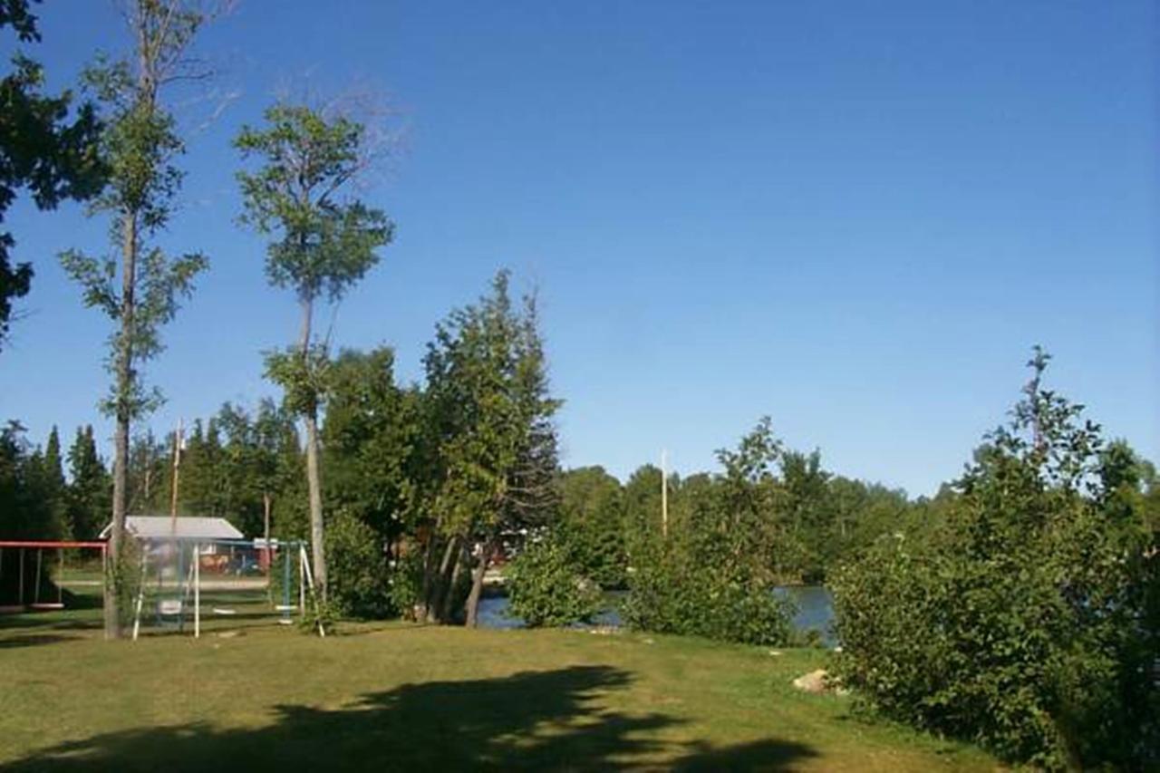 Wee Point Resort Manitowaning Bagian luar foto